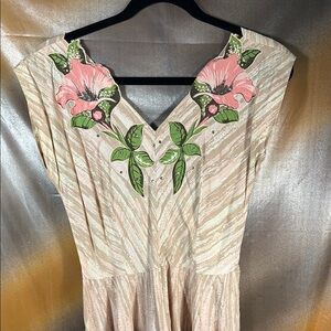Vintage 40’s/50’s full skirted dress Floral hand Embroidered Cream swing 600
